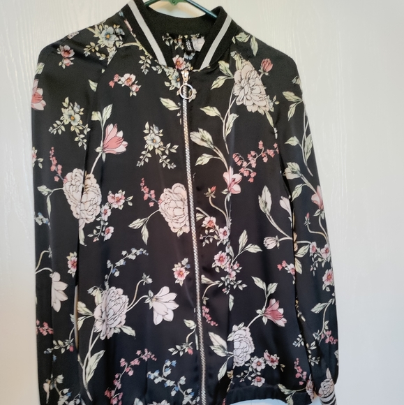 H&M silky floral bomber jacket - Picture 3 of 9